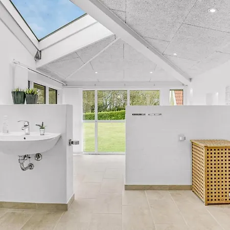 بيت للعطل Stunning Home In Haarby With Sauna *